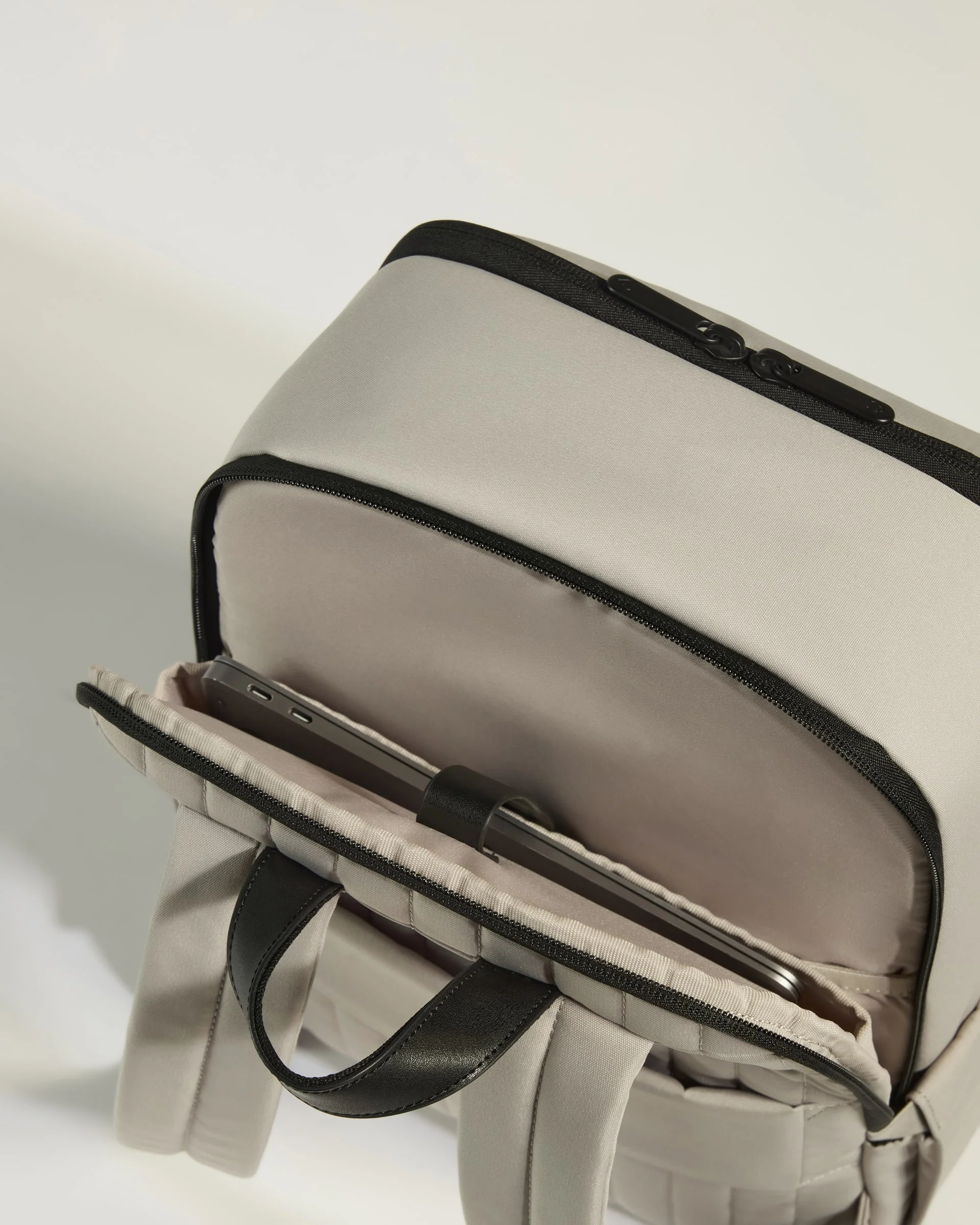 Backpack in Taupe - Urban Light - Image 5