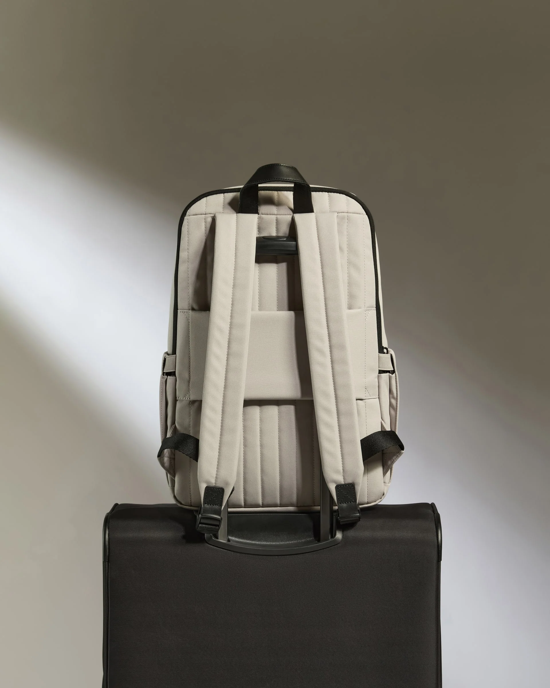 Backpack in Taupe - Urban Light - Image 6