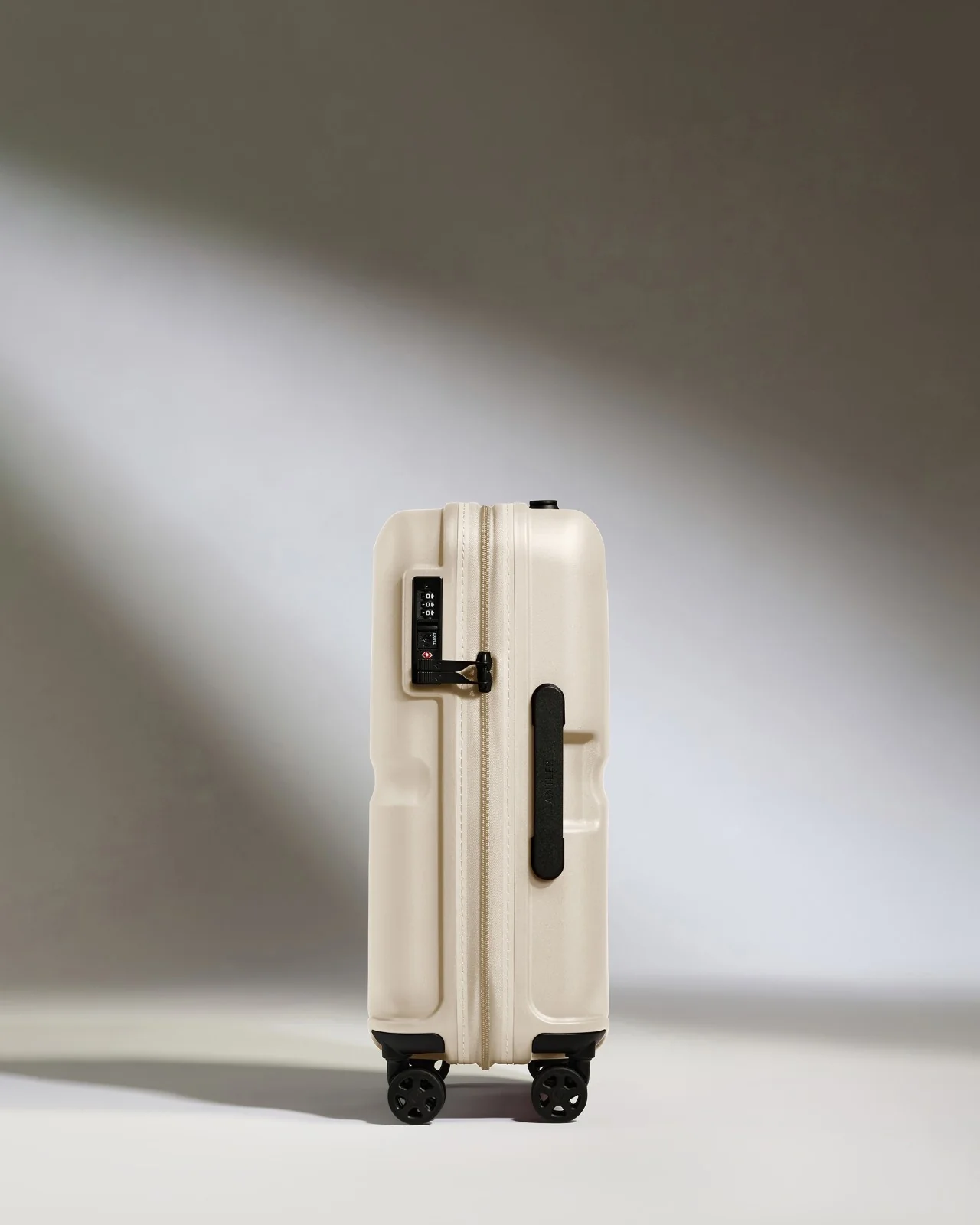 Cabin Suitcase in Wheat Beige - Single Stripe - Image 4