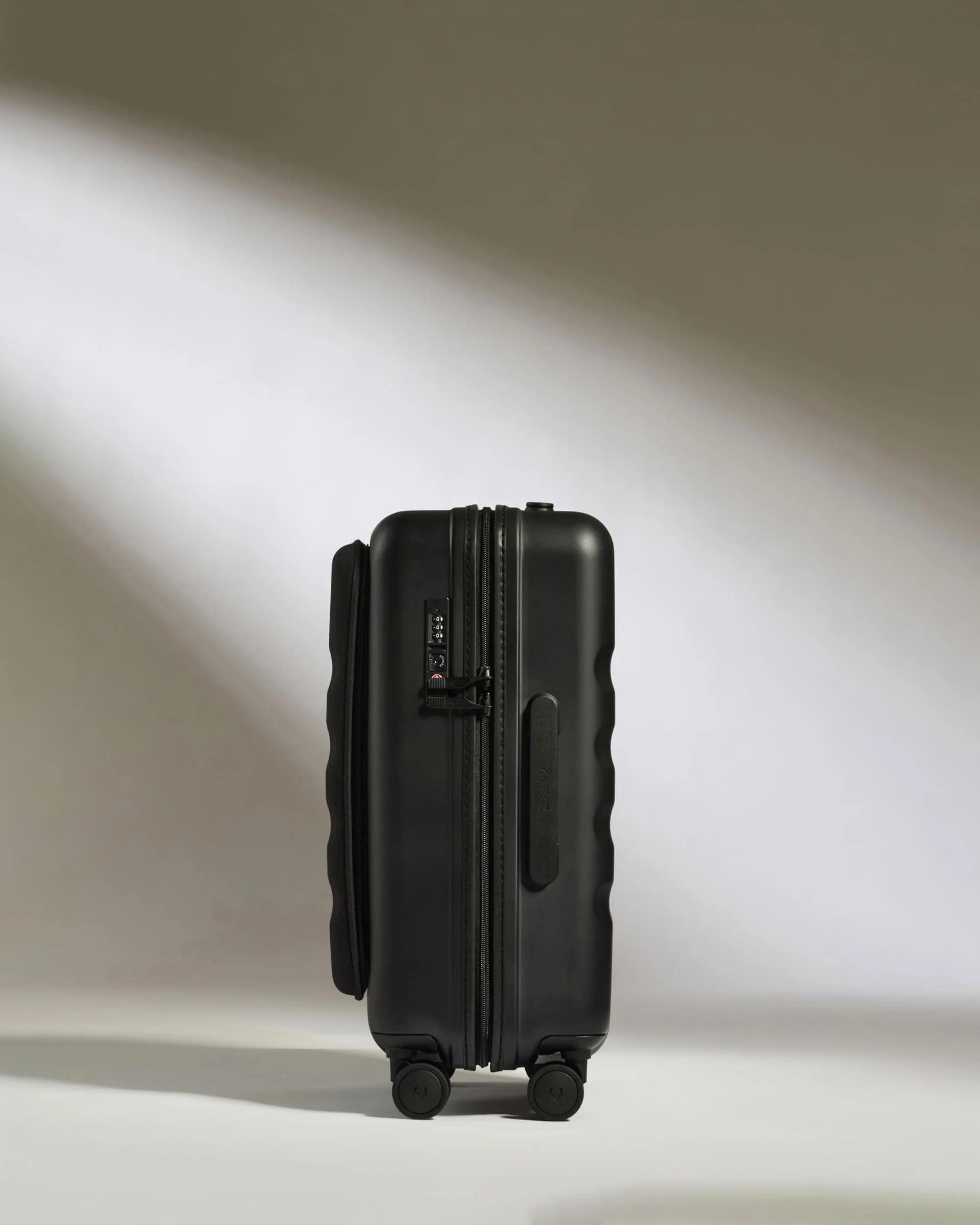 Cabin with Pocket Suitcase in Black - Icon Stripe - Image 6