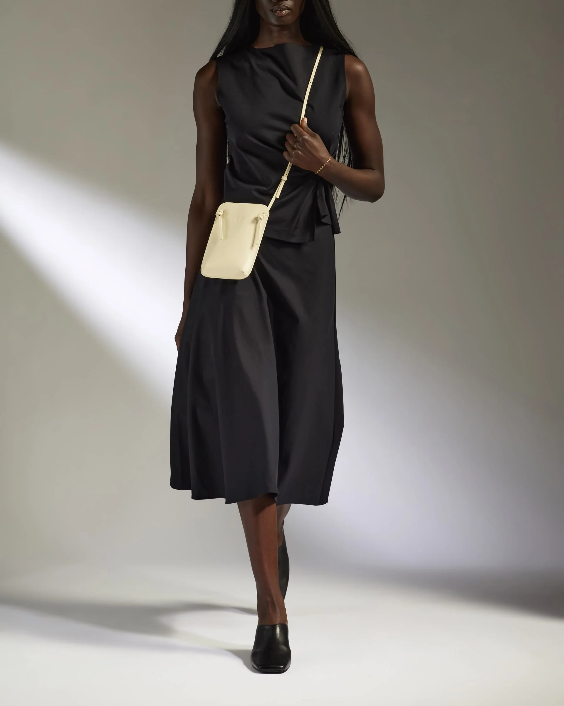 Crossbody Bag in Cream Leather - Heritage Collection - Image 2