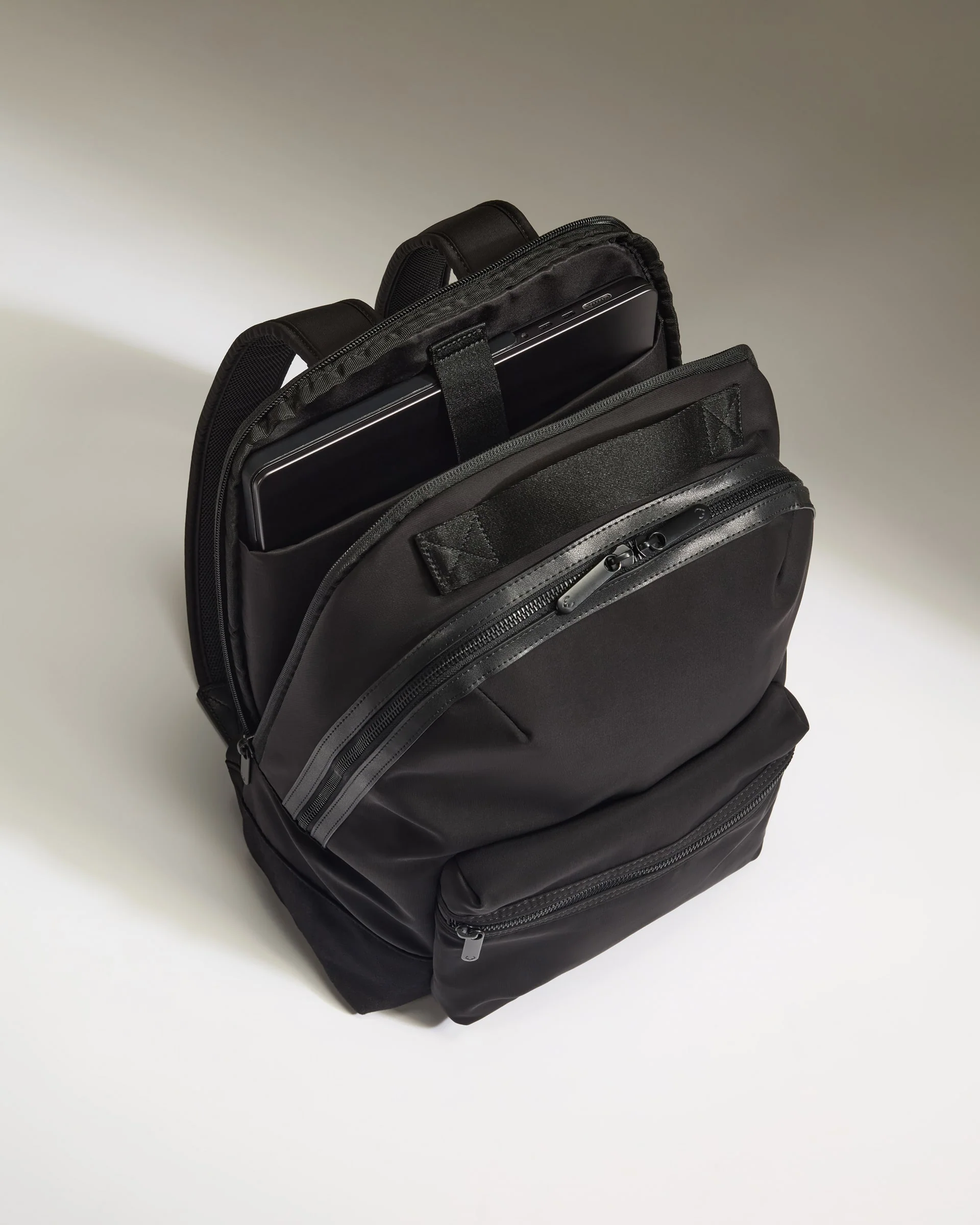 Icon Backpack in Black - Image 4