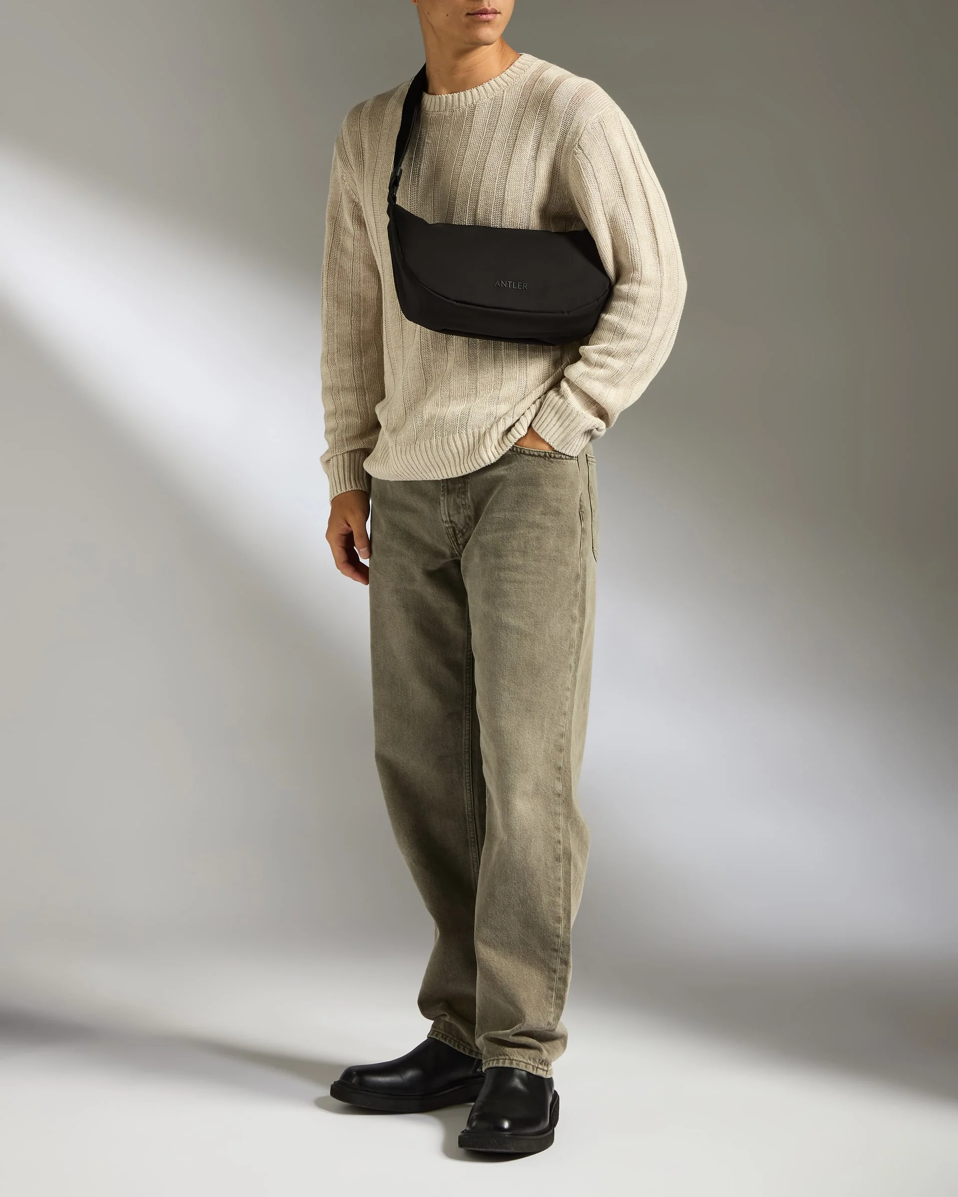 Icon Slingbag in Black - Image 2