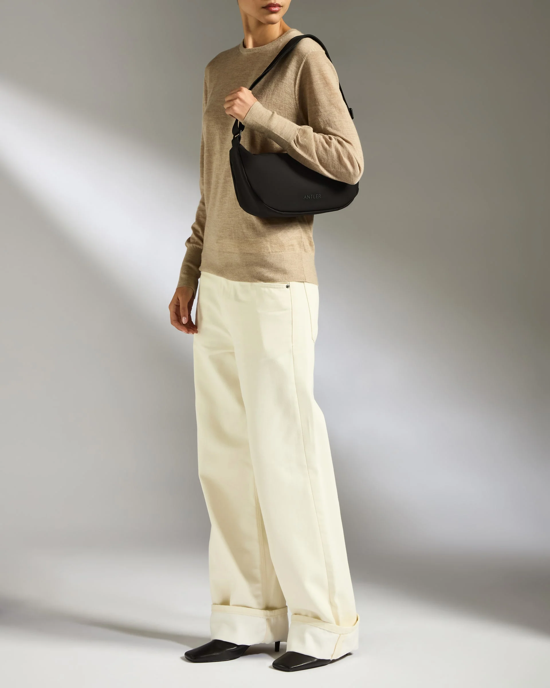 Icon Slingbag in Black - Image 3