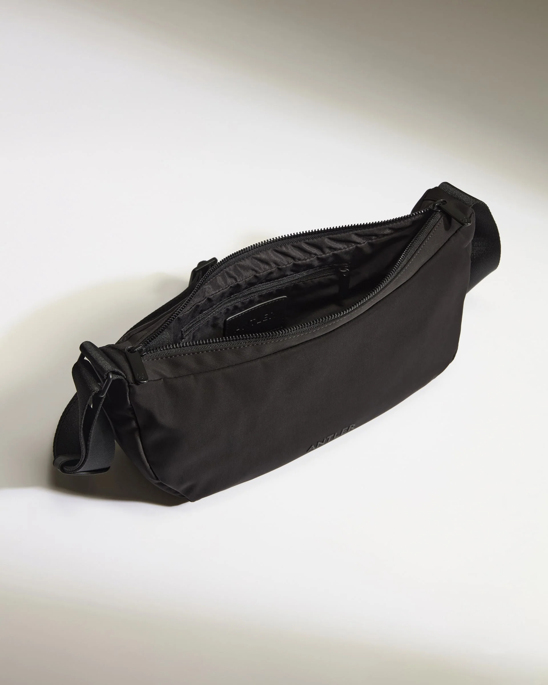 Icon Slingbag in Black - Image 4