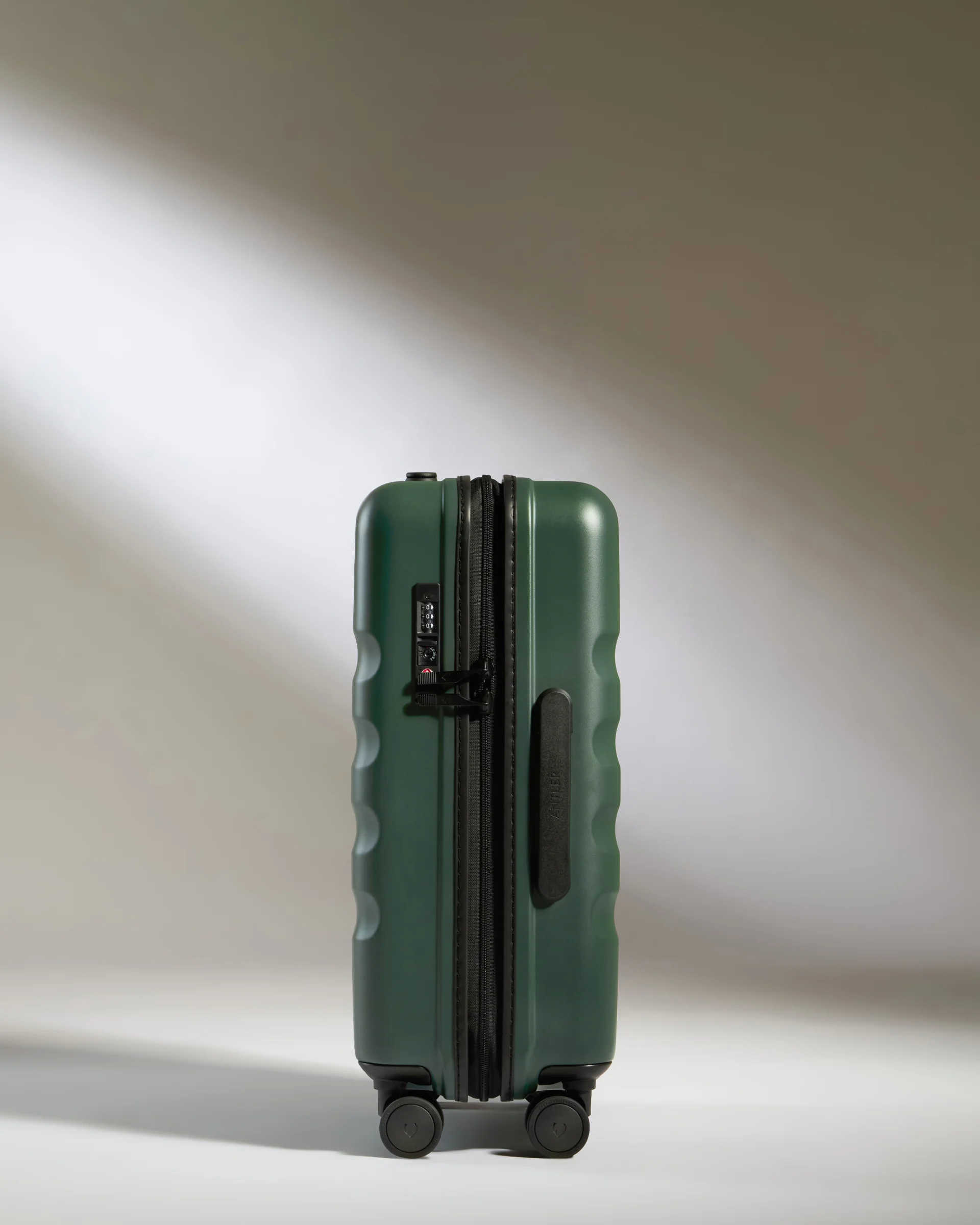 Cabin Suitcase in Antler Green - Icon Stripe - Image 4