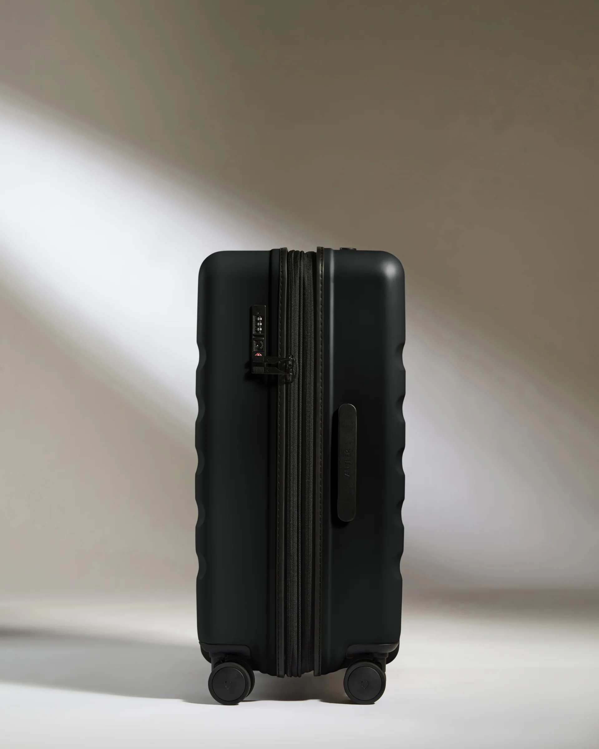 Medium Suitcase in Black - Icon Stripe - Image 4