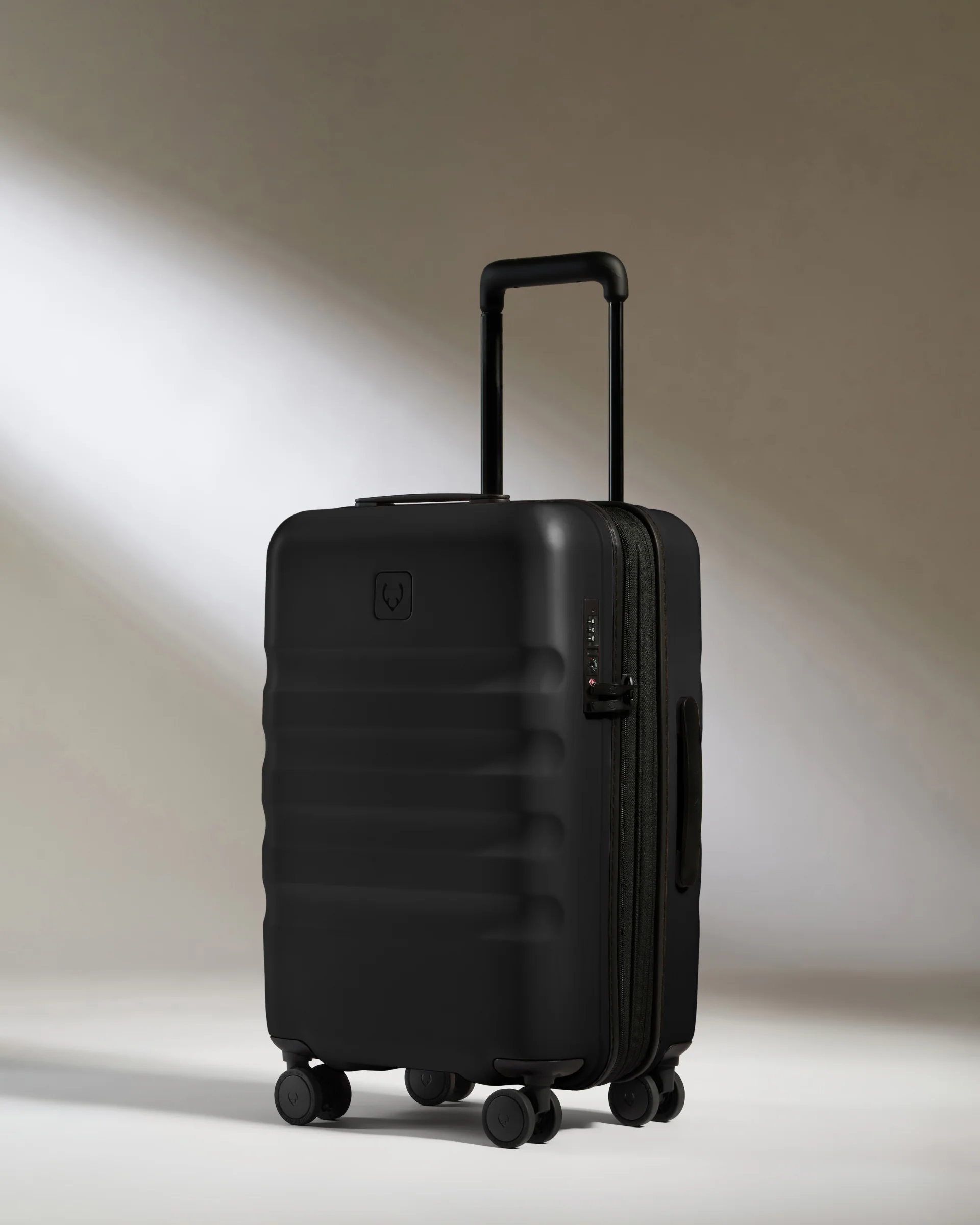 Expandable Cabin Suitcase Set in Black - Icon Stripe - Image 3
