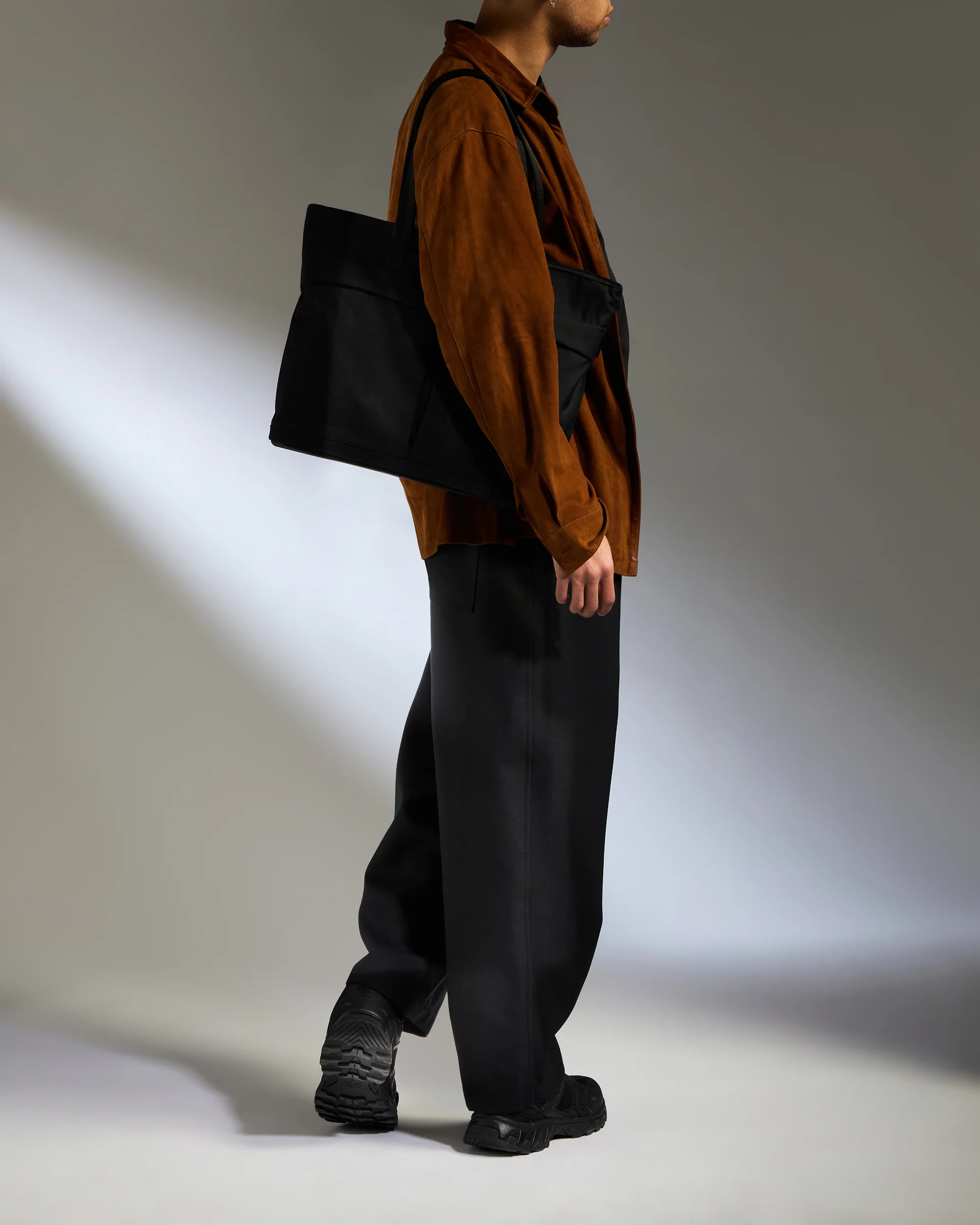 Urban Core Tote Bag in Black - Image 3