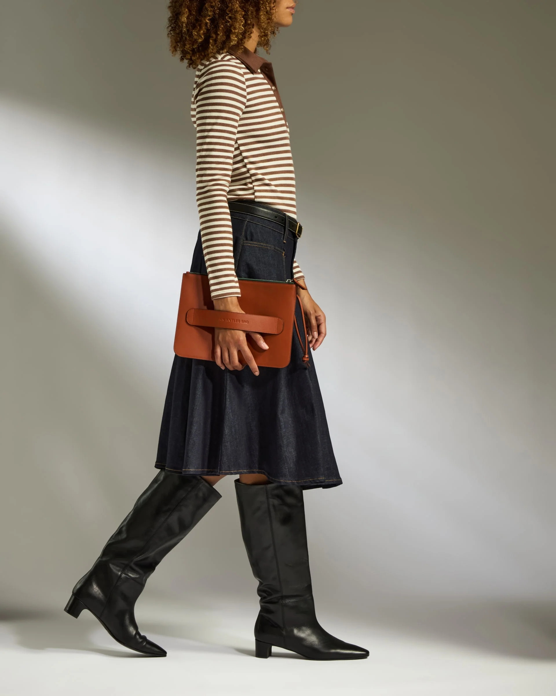 Zipped Pouch with Wristlet in Tan Leather - 1914 Collection - Image 8